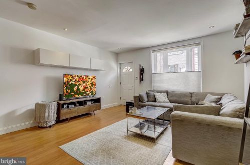 1820 Manton St, Philadelphia PA  19146-2923 exterior