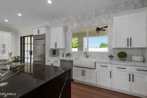 6841 12th Ave, Phoenix AZ  85013-1021 exterior