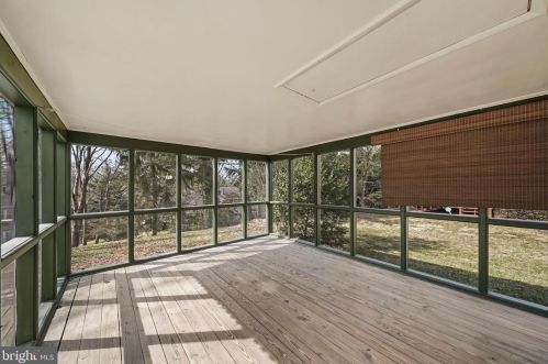 9924 Bedfordshire Ct, Rockville MD 20854-2015 exterior