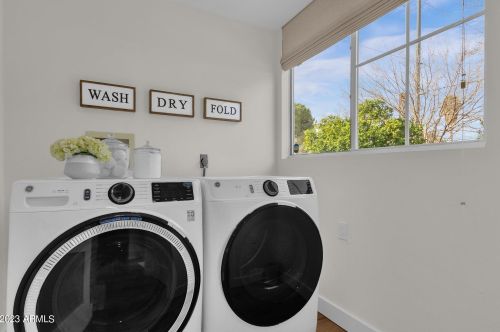 6704 11th St, Phoenix AZ  85014-1028 exterior