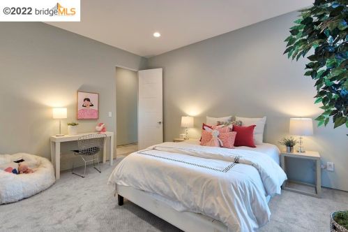 1550 Grand View Dr, Berkeley CA 94705-1637 exterior