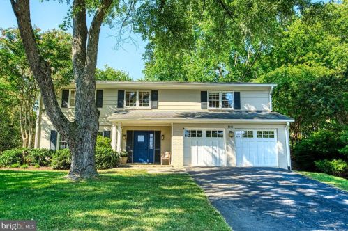 8016 Birnam Wood Dr, Mc Lean VA  22102-2711 exterior