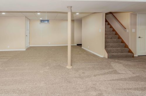 5796 Kinnickinnic Riv Pkwy, Milwaukee WI 53219-2231 exterior