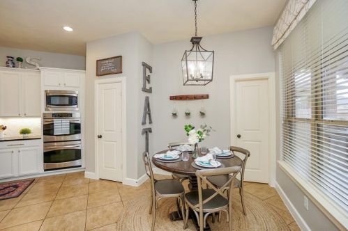 28206 Wild Mustang Ln, Fulshear TX 77441-2066 exterior