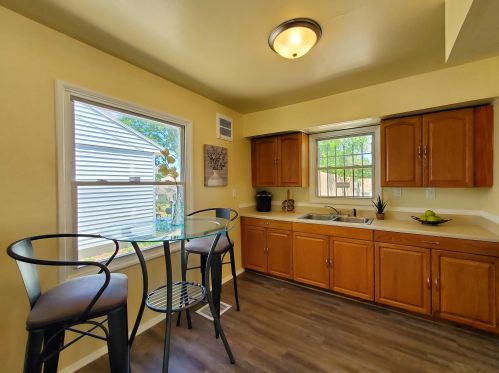 3746 61st St, Milwaukee, WI 53216-2150