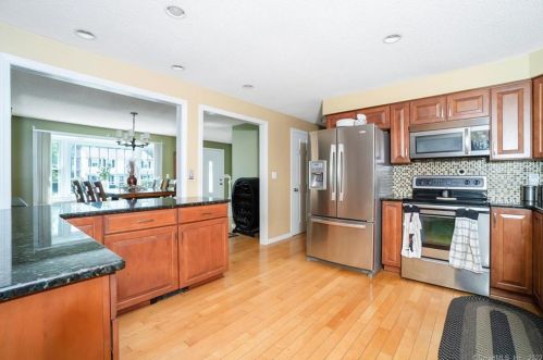 21 Celtic Ct, Enfield CT 06082-5777 exterior