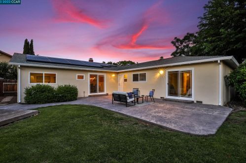 3711 Sierrawood Ct, Concord CA 94519-1423 exterior