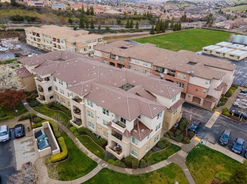 500 Moon Cir, Folsom CA 95630-4104 exterior