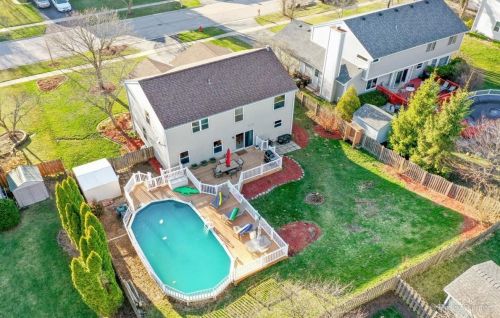 926 Stone Crk Cir, Bull Valley IL 60014-1935 exterior