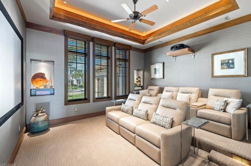 655 Bougainvillea Rd, Naples FL 34102-5545 exterior