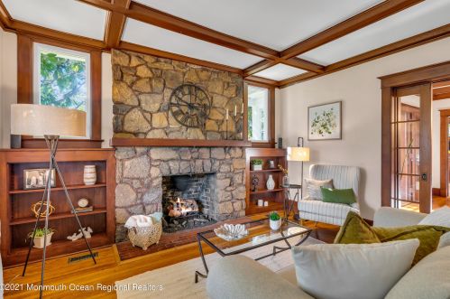 25 Memorial Pkwy, Atlantic Highlands NJ 07716-1655 exterior