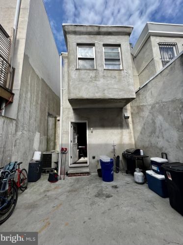 2011 6 St, Philadelphia PA 19122-1413 exterior