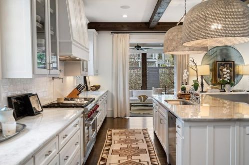 2652 Forrest Way, Atlanta GA  30305-3770 exterior