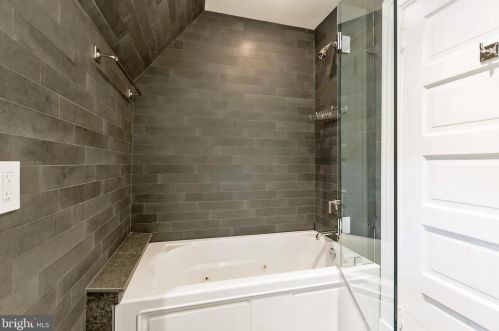 2446 Kalorama Rd, Washington DC 20008-1625 exterior