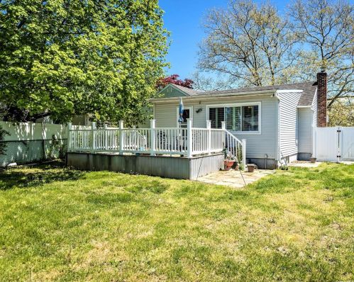 72 Nehring Ave, Babylon NY 11702-2426 exterior