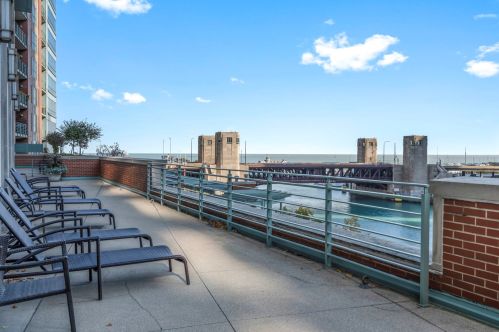 415 North Water St, Chicago IL  60611-5594 exterior