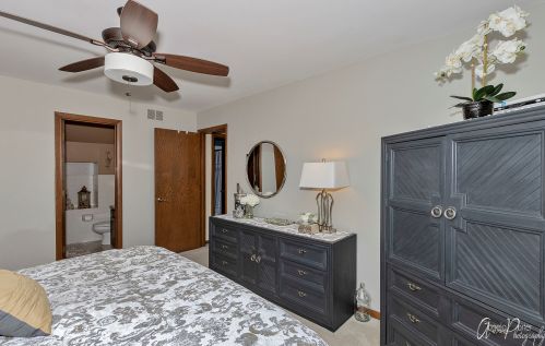 2041 Alta Vis Dr, Waukegan IL 60087-4058 exterior