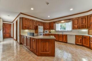 24 Windermere Ln, Houston TX  77063-1409 exterior