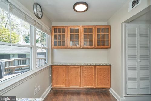 1000 Crawford Dr, Rockville MD  20851-1605 exterior