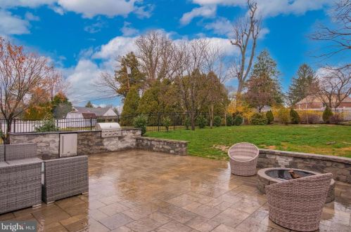 316 Glengary Dr, Pittsburgh PA 19083-2714 exterior