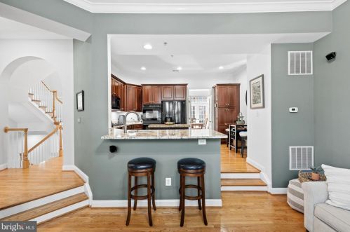 5235 Bessley Pl, Alexandria VA 22304-8646 exterior