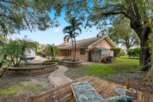 1718 Ocean Cove Ave, Fort Pierce FL  34953-2450 exterior