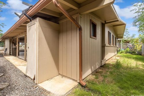 1218 Farr Ln, Honolulu HI  96819-3465 exterior