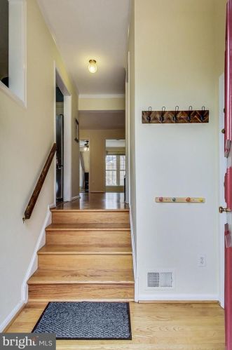 9033 Ottawa Pl, Silver Spring, MD 20910-2258