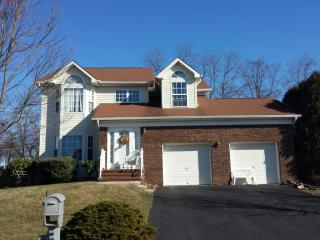 106 Honeysuckle Dr, Trenton NJ  08638-1841 exterior