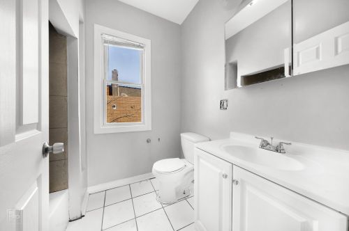 6559 Eberhart Ave, Chicago IL 60637-3205 exterior