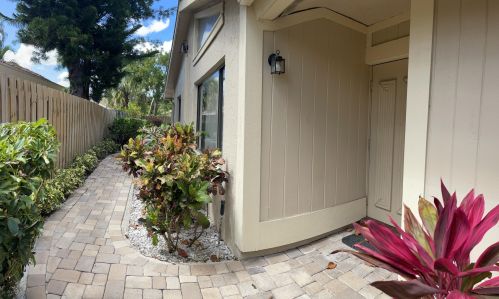 7735 Kenway Pl, Boca Raton FL  33433-3323 exterior