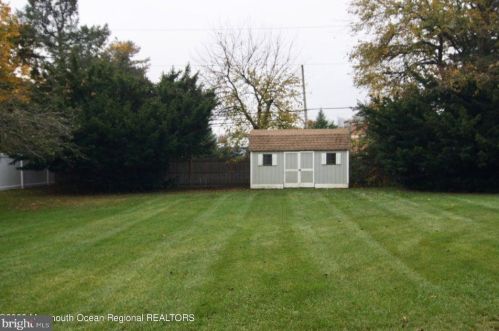 12 Lighthouse Dr, East Freehold NJ 07728-1384 exterior