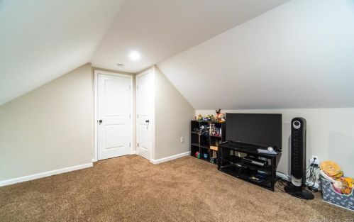 166 Giddings Ave, Windsor CT 06095-3744 exterior