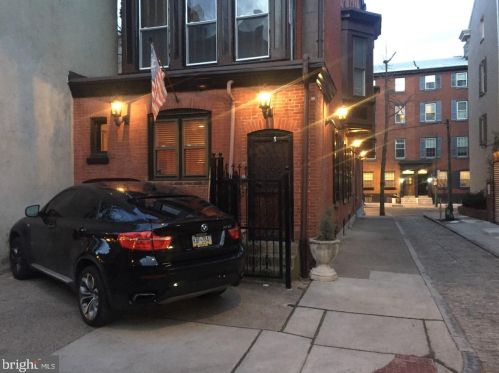 334 12th St, Philadelphia PA 19107-1123 exterior