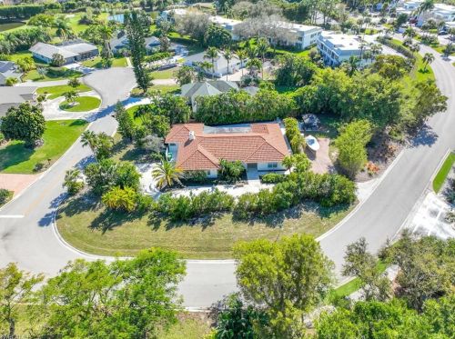 300 Country Clb Dr, Naples FL 34110-1144 exterior