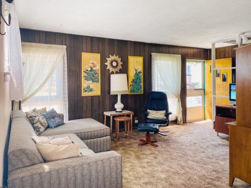 47 Cornell Dr, Clark NJ 07066-3206 exterior