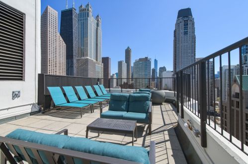 50 Bellevue Pl, Chicago IL 60611-1129 exterior