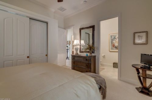 5597 Hammock Is Dr, Naples FL 34119-4692 exterior