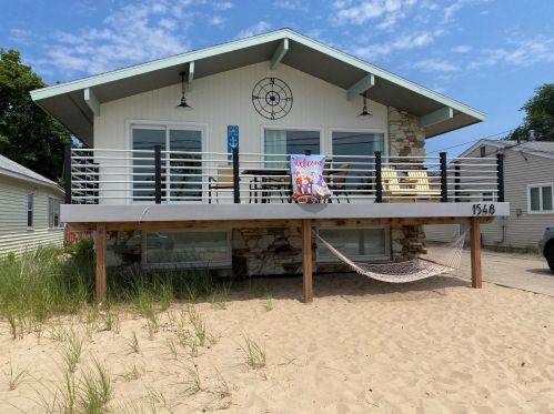 1548 Beach St, Meskegon MI  49441-1006 exterior