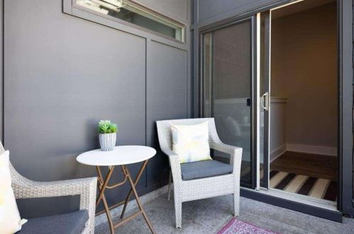 1277 Chelsea Cir, Atlanta GA 30318-1268 exterior