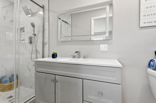 5933 79th St, Milwaukee WI  53218-1716 exterior