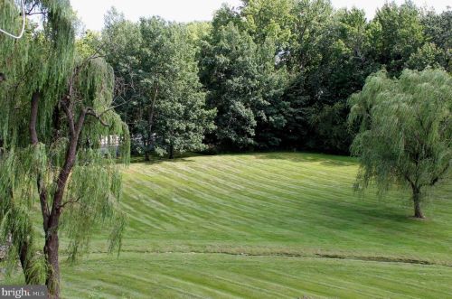 17 Mendrey Ct, Trenton NJ 08648-2661 exterior