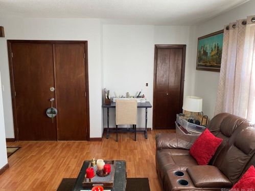 98 Greenwood St, New Britain CT 06051-3326 exterior