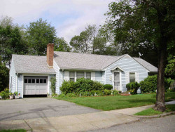 26 Swallow Dr, Newton, MA 02462-1306