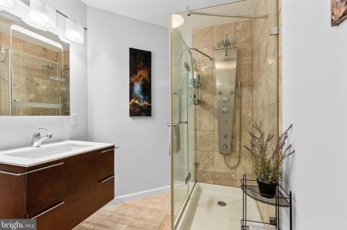 1019 19 St, Philadelphia PA 19146-2938 exterior