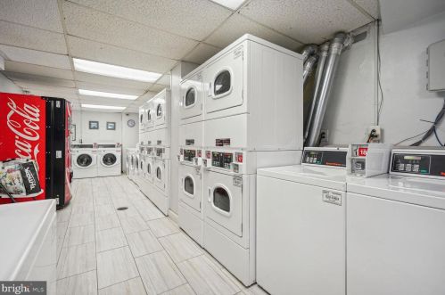 1330 New Hampshire Ave, Washington DC  20036-6350 exterior