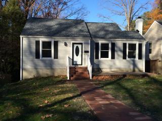 102 Edgewood Dr, Durham NC  27704-3230 exterior