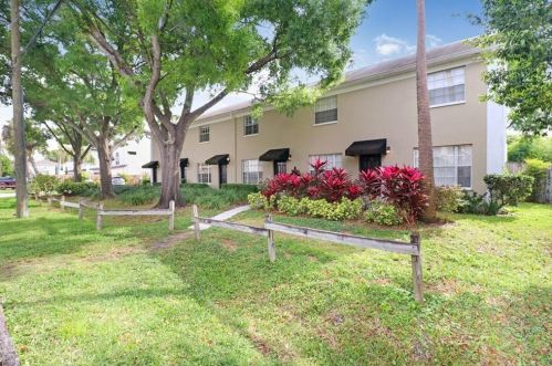 408 Arrawana Ave, Tampa FL  33609-4142 exterior