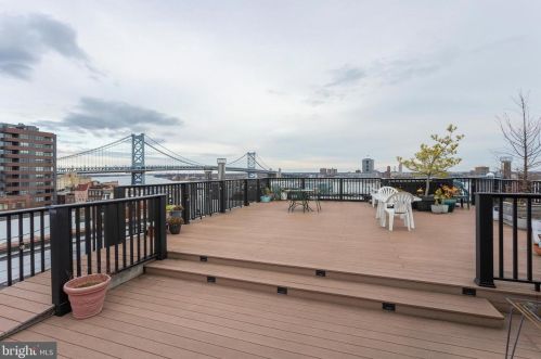 11 2nd St, Philadelphia, PA