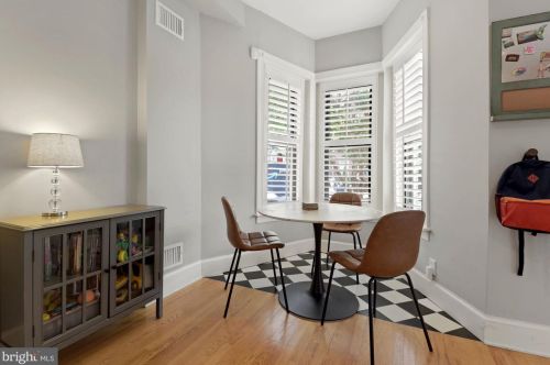 104 7th St, Washington DC  20003-1212 exterior